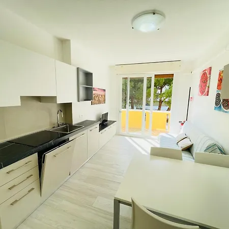 Cozy With Large Balcony *