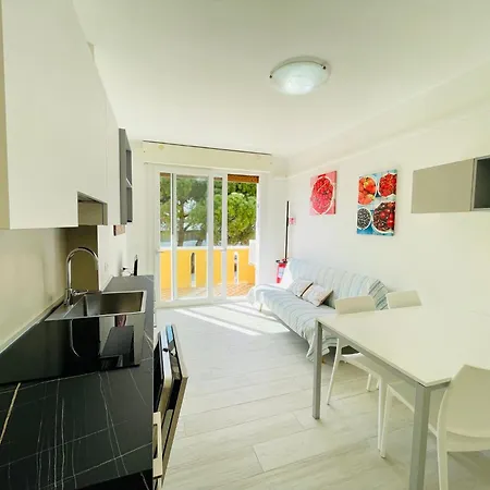 Cozy With Large Balcony Apartamento Bibione