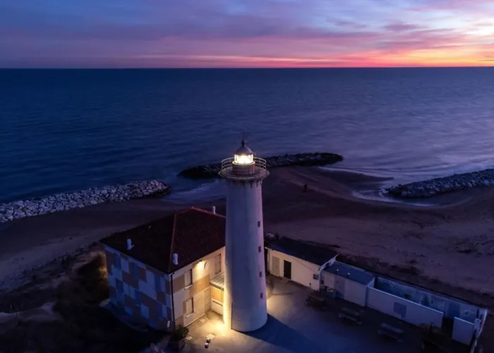 Cozy With Large Balcony